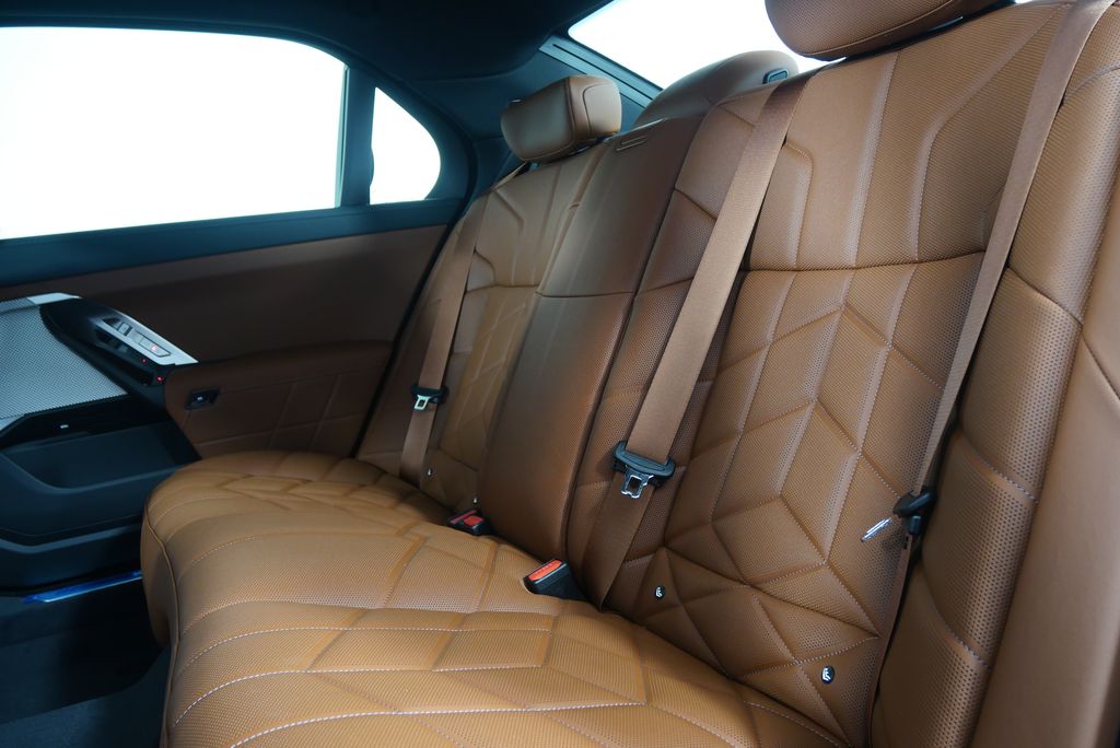 Thumbnail: 2025 BMW 7 Series - 16