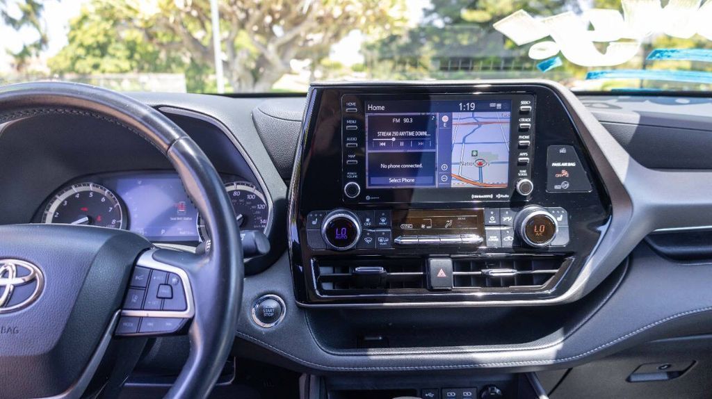 Used 2022 Toyota Highlander XLE 4D Sport Utility