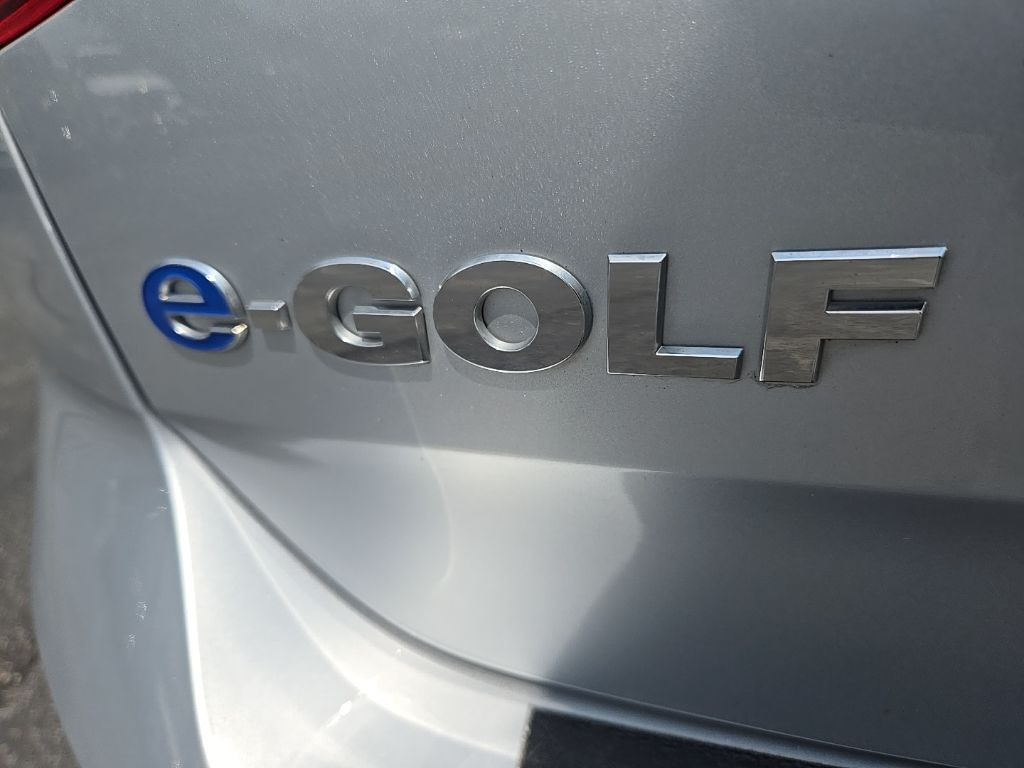 Thumbnail: 2016 Volkswagen e-Golf - 11