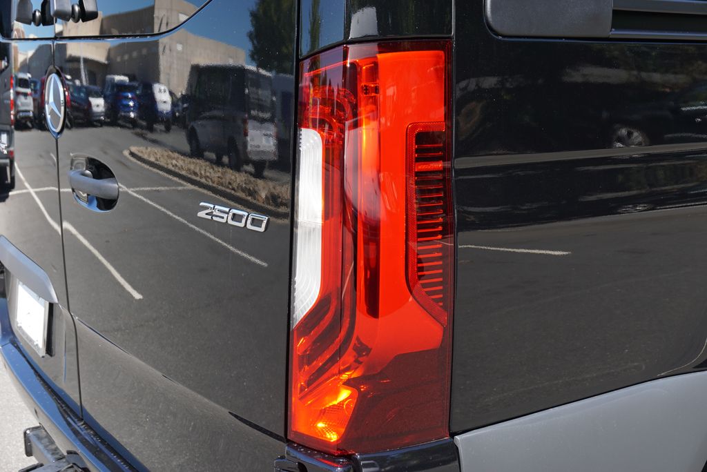 Thumbnail: 2025 Mercedes-Benz Sprinter - 15