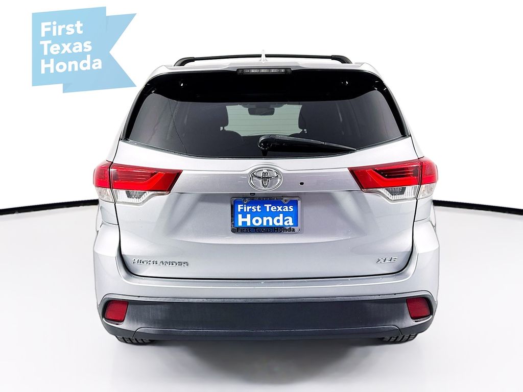 Used Car 2018 Toyota Highlander  Xle For Sale Under $25,000 In Austin, Texas