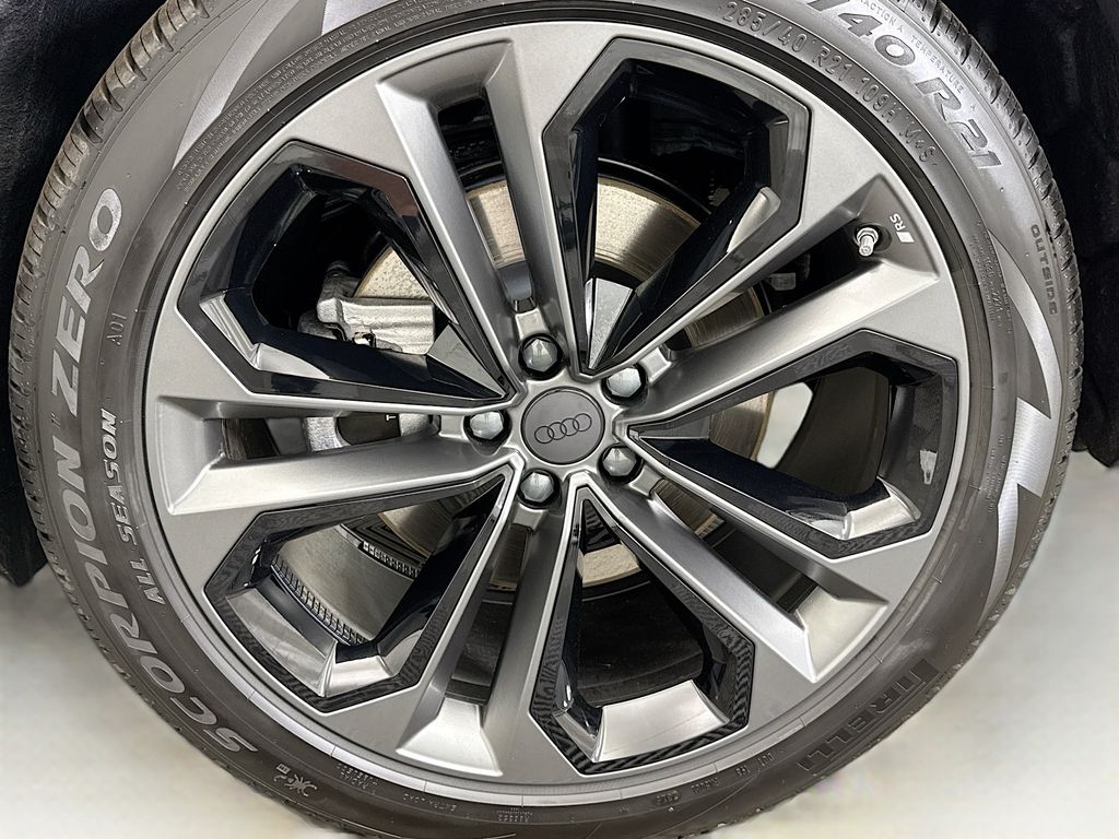 Thumbnail: 2026 Audi Q7 - 30