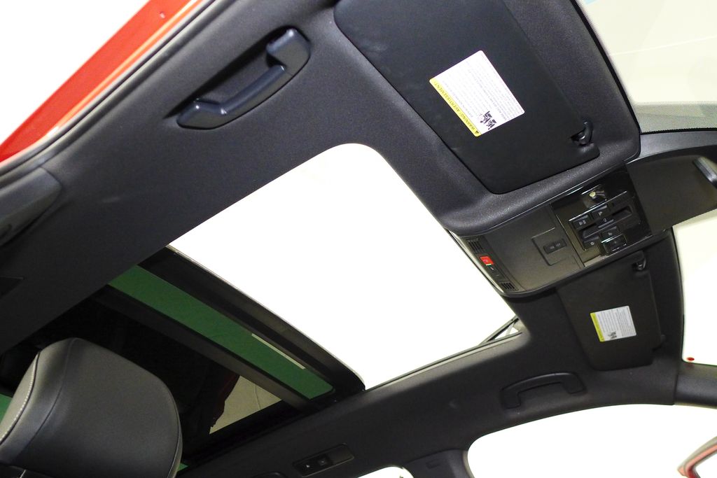 Thumbnail: 2024 Volkswagen Tiguan - 18