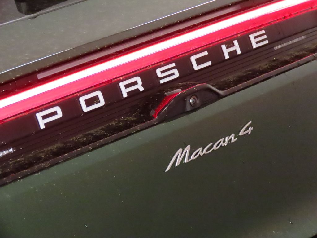 Thumbnail: 2026 Porsche Macan - 12