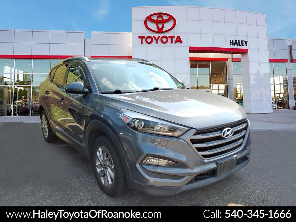  2016 Hyundai Tucson 2.0L SE AWD with Beige Seats   