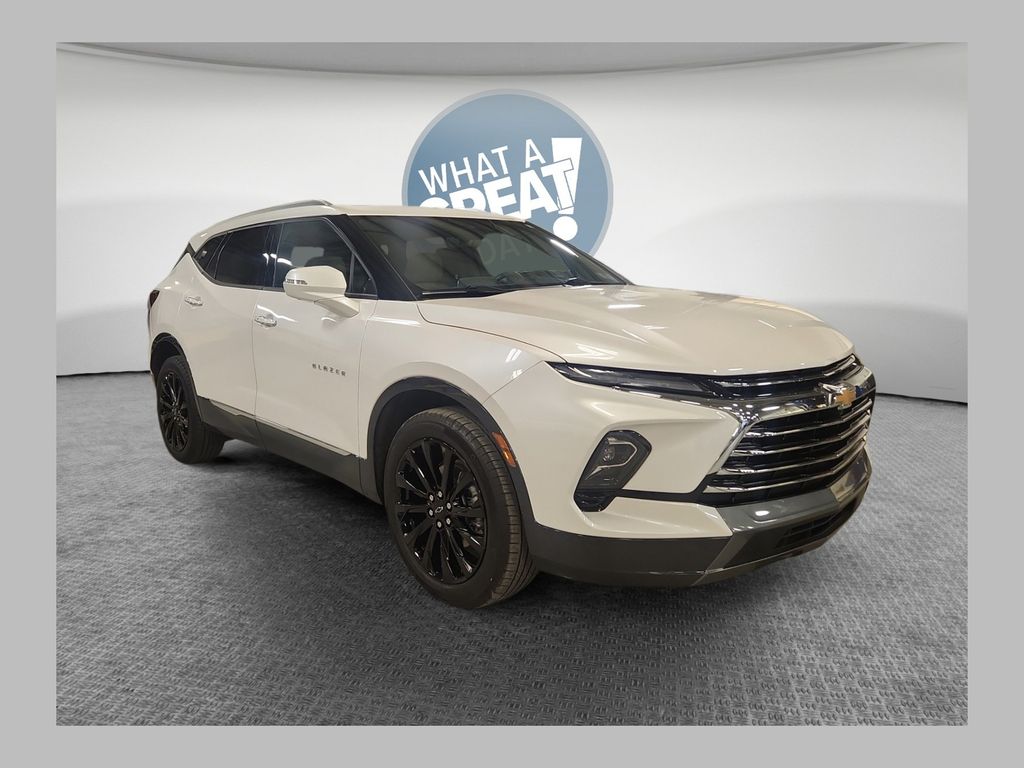 White (Iridescent Pearl Tricoat) 2025 Chevrolet Blazer SUV / Crossover All-Wheel Drive 9-Speed Automatic Overdrive