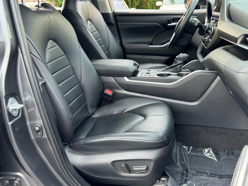 2023 Toyota Highlander Hybrid XLE