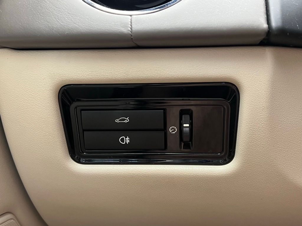 2012 Jaguar XJ Base 22