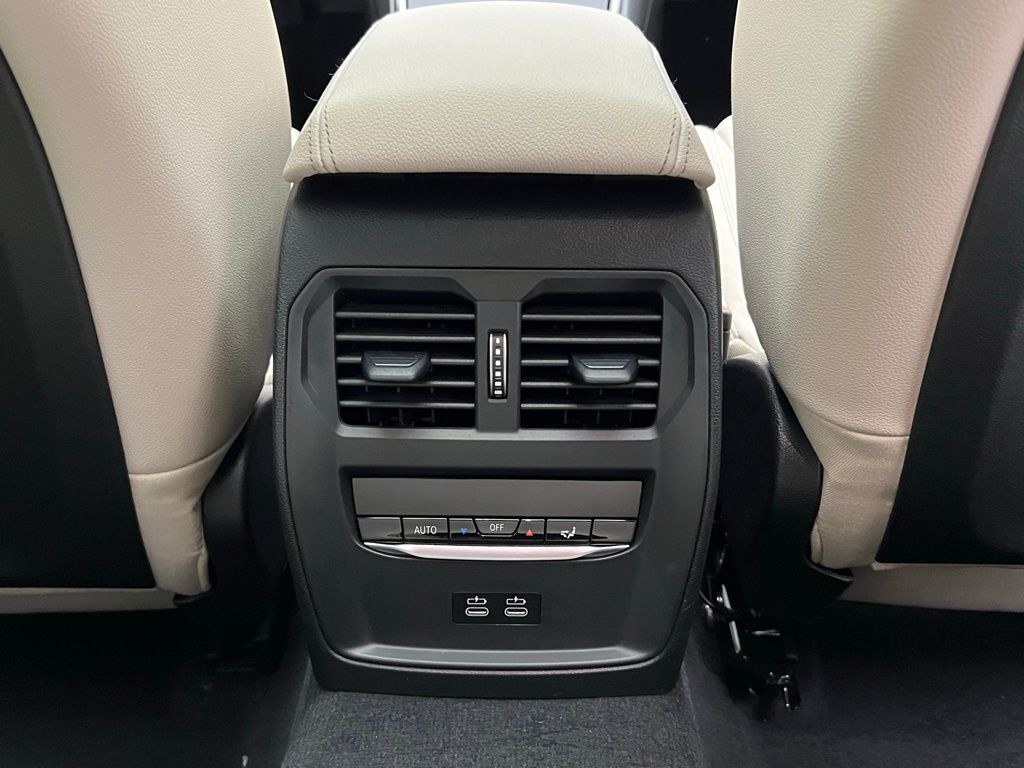 Thumbnail: 2026 BMW 3 Series - 9