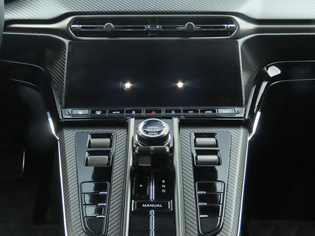 Thumbnail: 2025 Aston Martin Vantage - 14