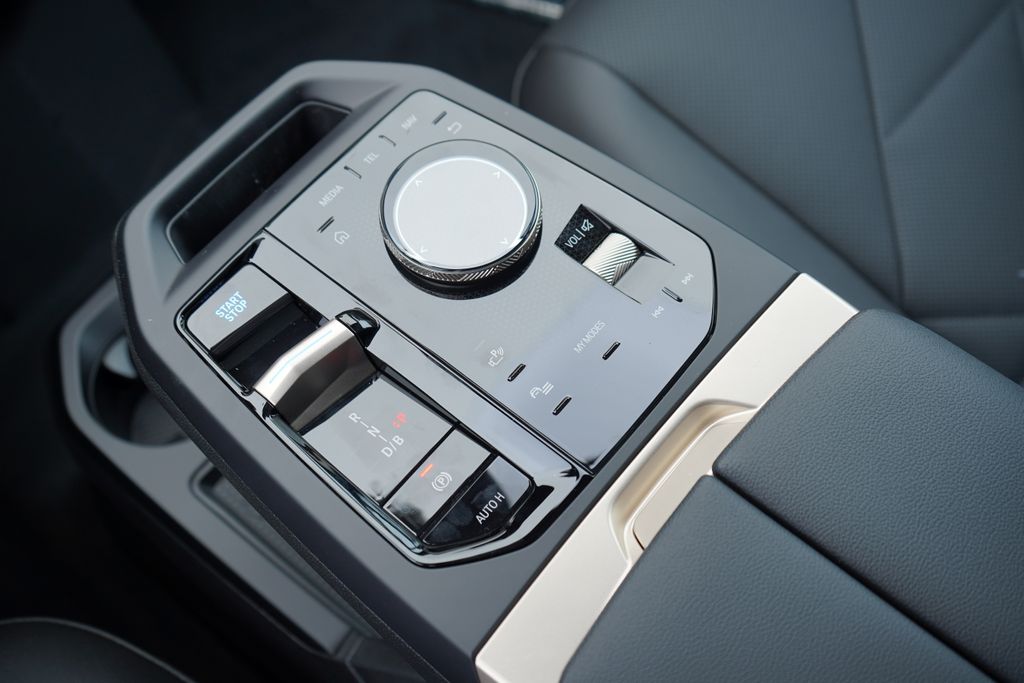 Thumbnail: 2026 BMW iX - 18