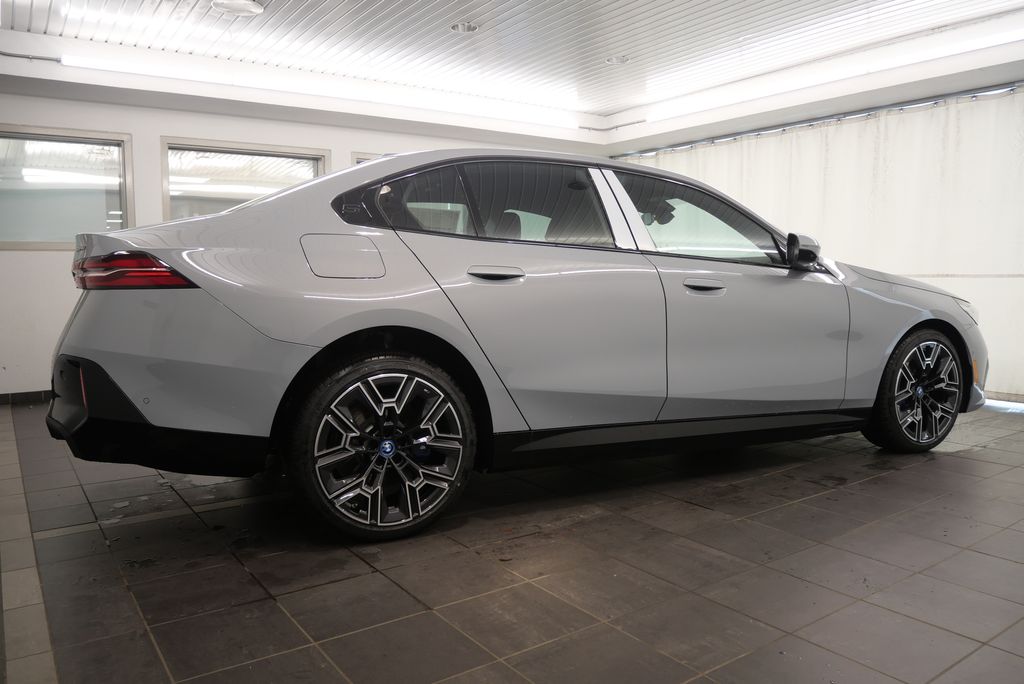 2025 BMW i5 xDrive40 7