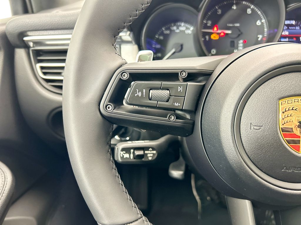 Thumbnail: 2026 Porsche Macan - 14