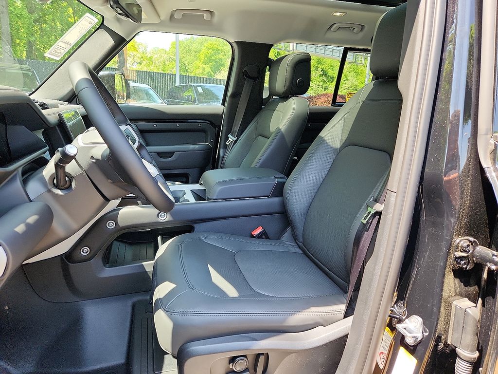 Thumbnail: 2025 Land Rover Defender - 7