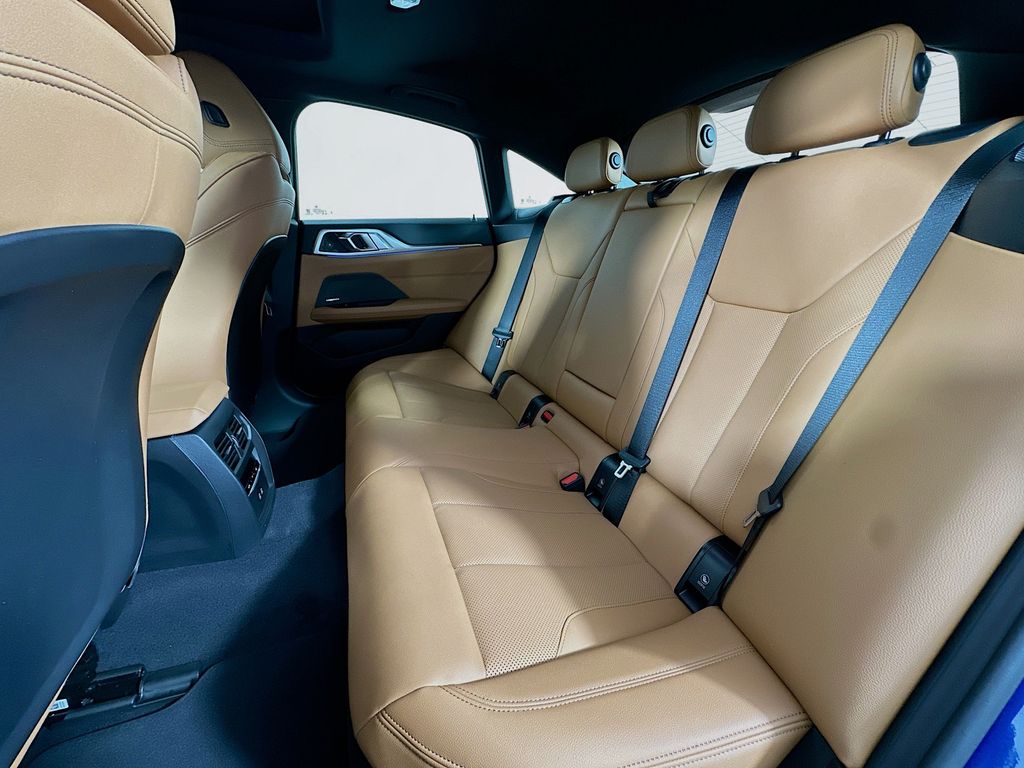 Thumbnail: 2025 BMW i4 - 17