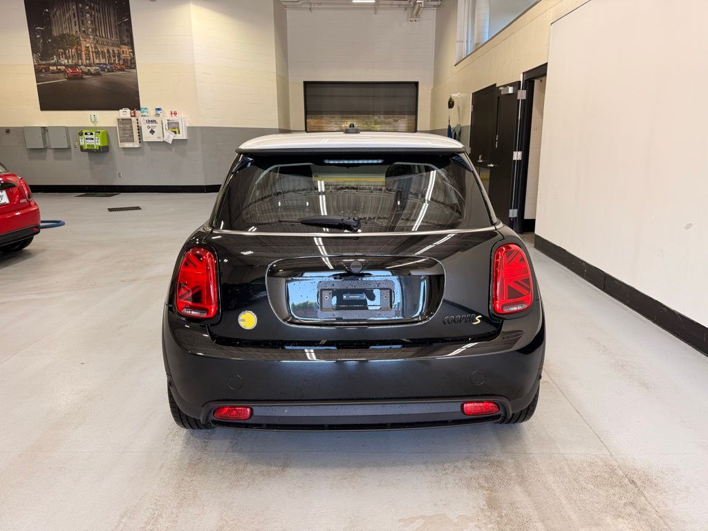Thumbnail: 2024 MINI Cooper - 4