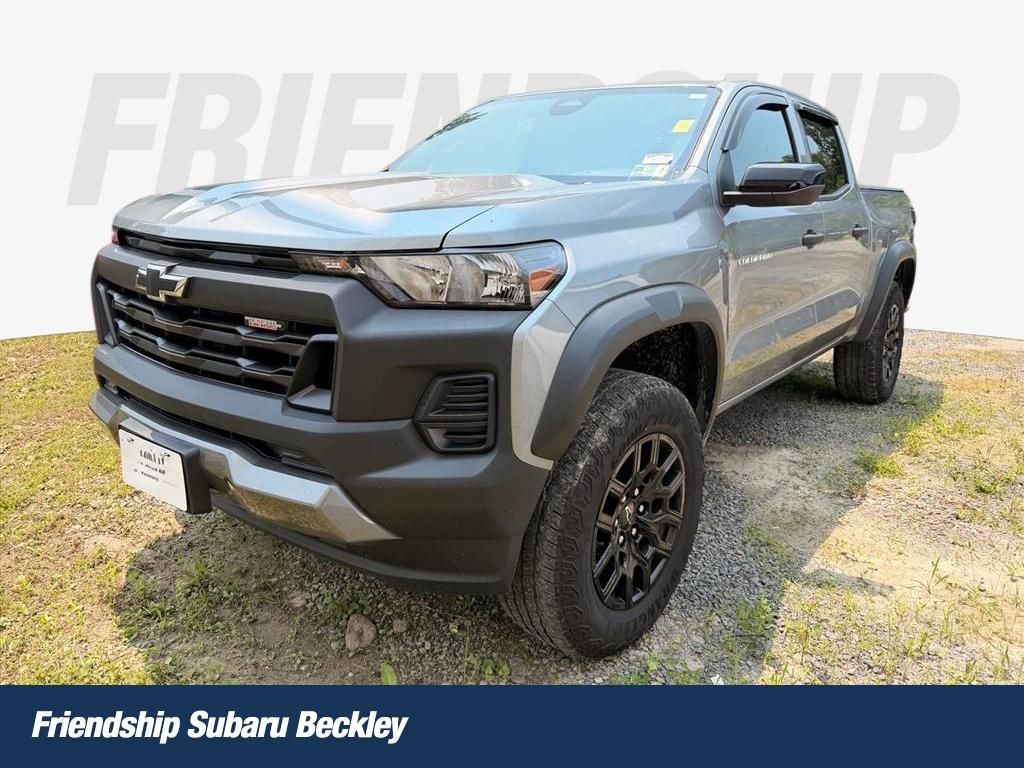 Sterling Gray Metallic 2024 Chevrolet Colorado Pickup Truck Four-Wheel Drive 8-Speed Automatic