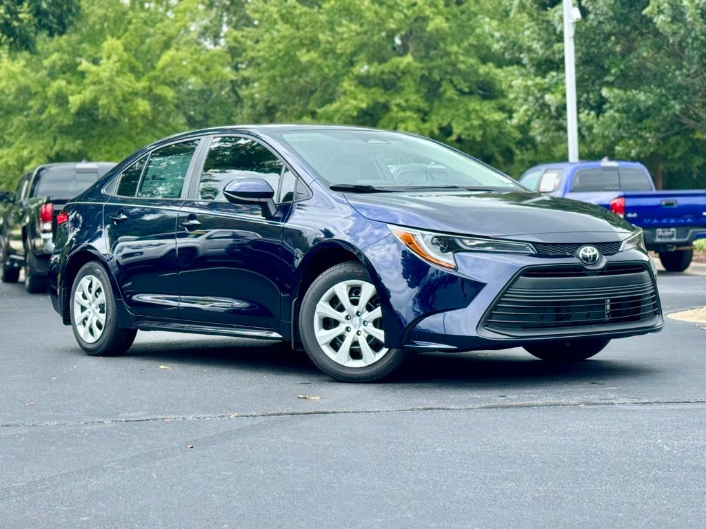 2025 Toyota Corolla LE photo 2