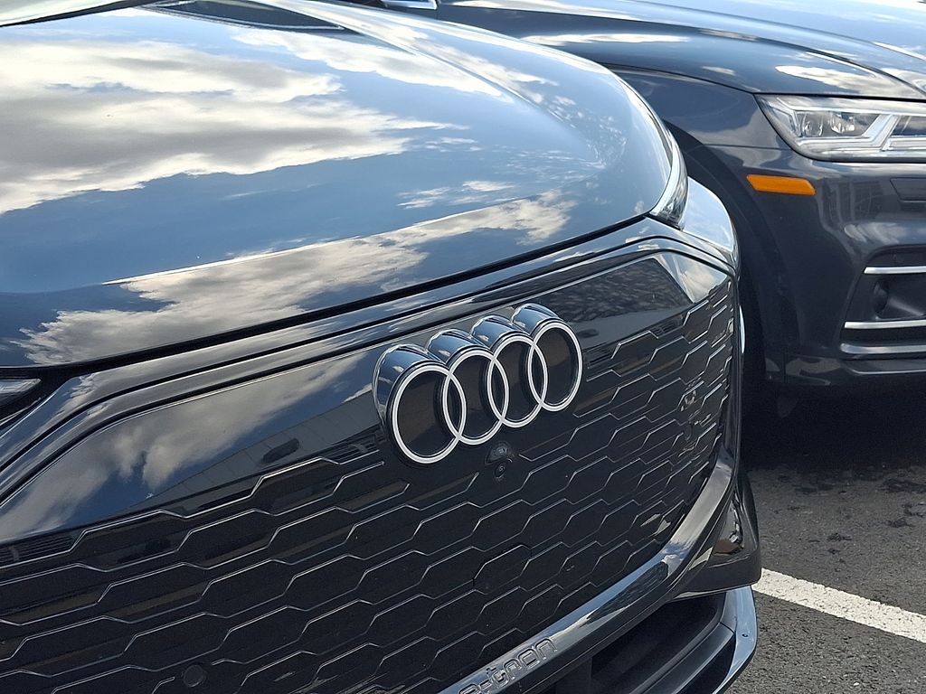 Thumbnail: 2025 Audi Q6 e-tron - 4