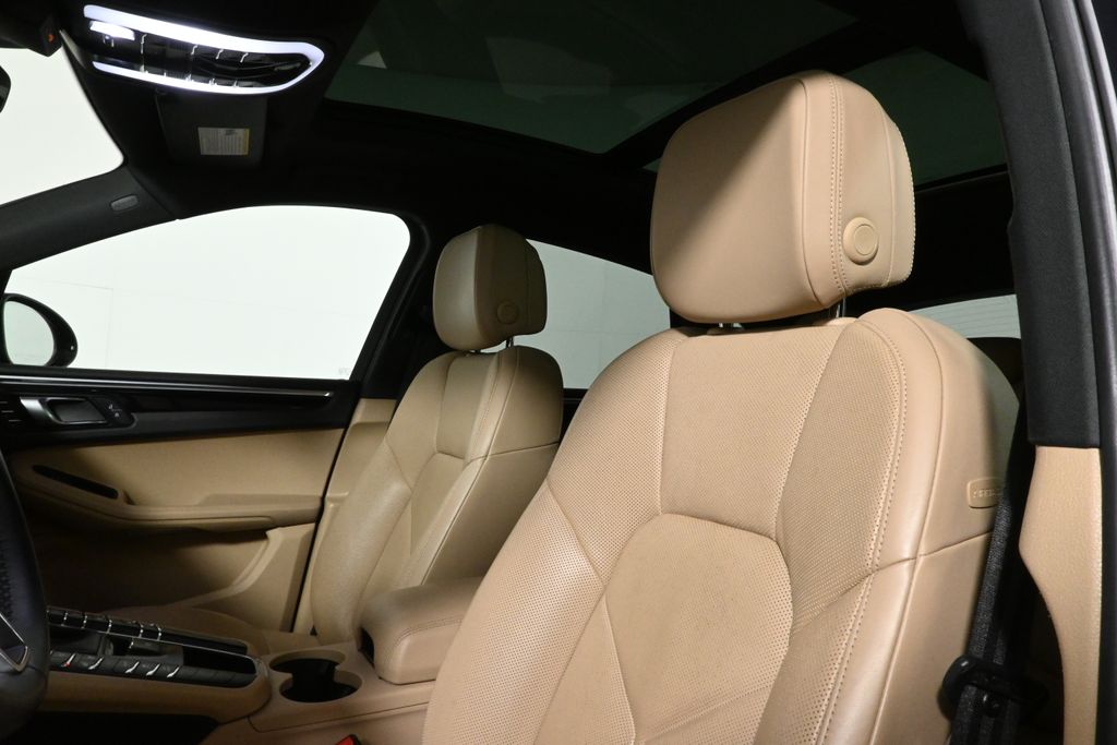 Thumbnail: 2019 Porsche Macan - 16