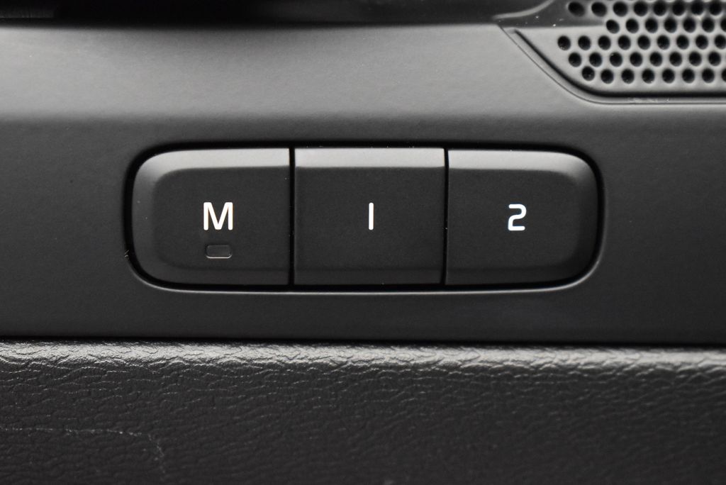 2023 Volvo XC40 B5 Core 13