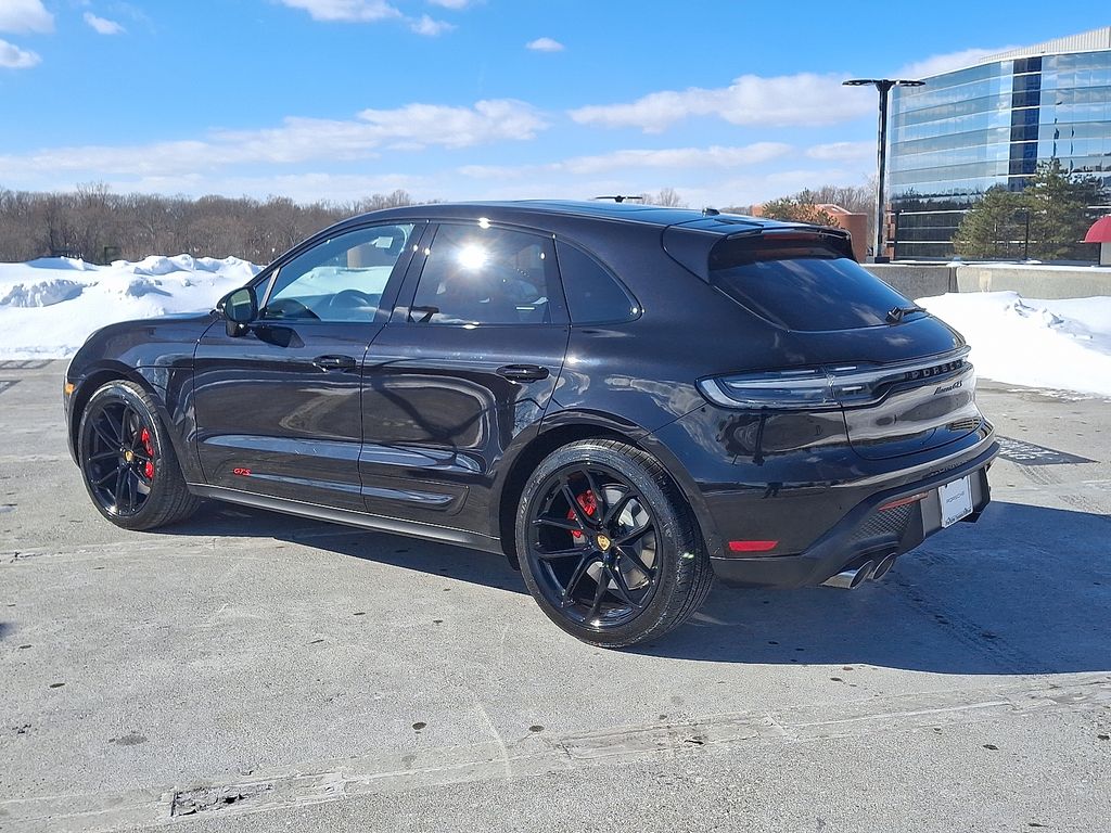 Thumbnail: 2026 Porsche Macan - 3