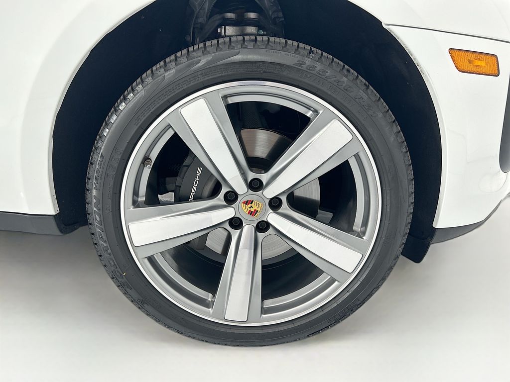 Thumbnail: 2025 Porsche Macan - 32