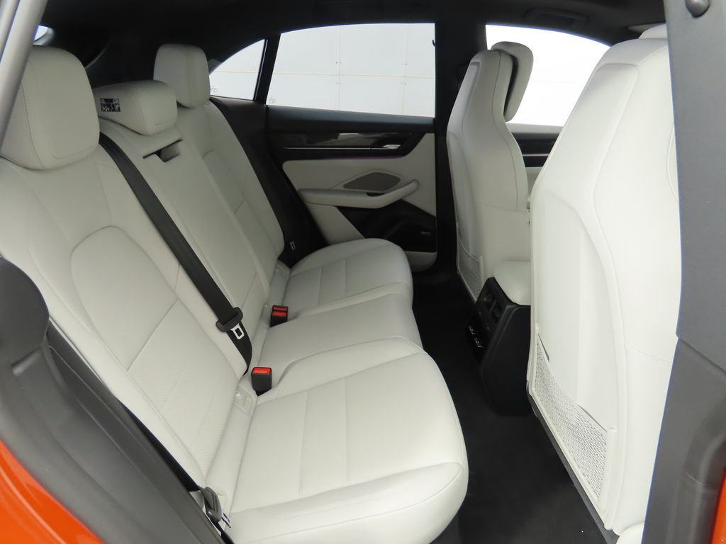 Thumbnail: 2025 Porsche Macan - 25