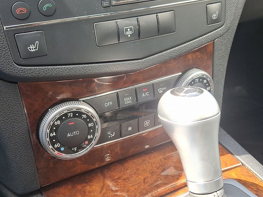 Thumbnail: 2009 Mercedes-Benz C-Class - 16