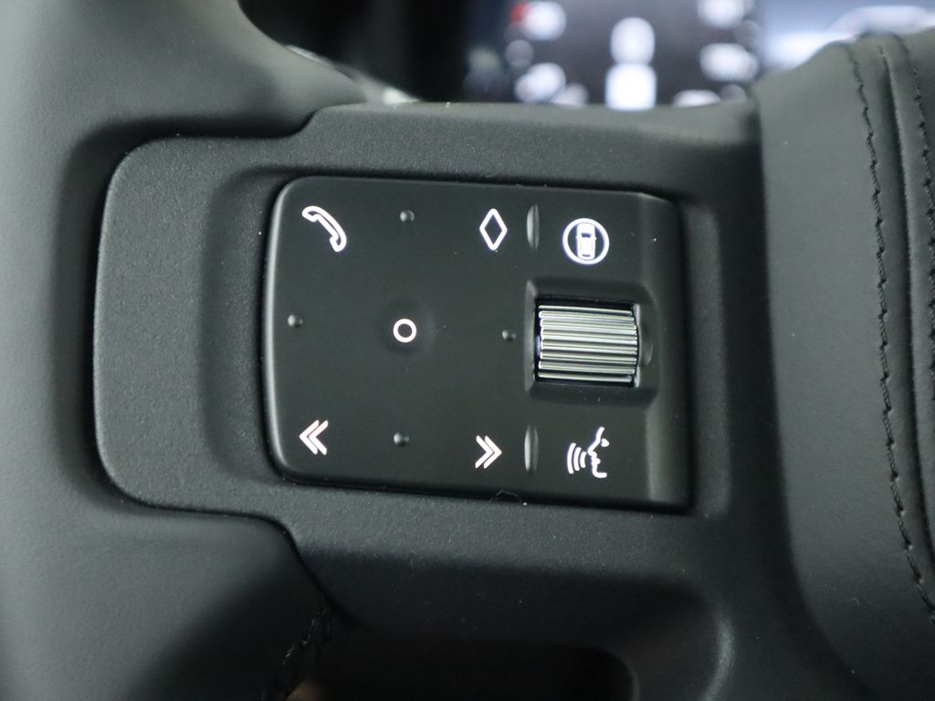 Thumbnail: 2025 Land Rover Defender - 11