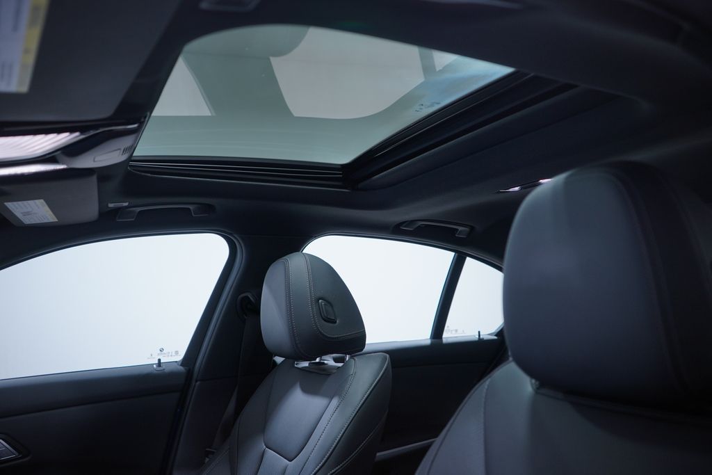 Thumbnail: 2025 BMW 3 Series - 8