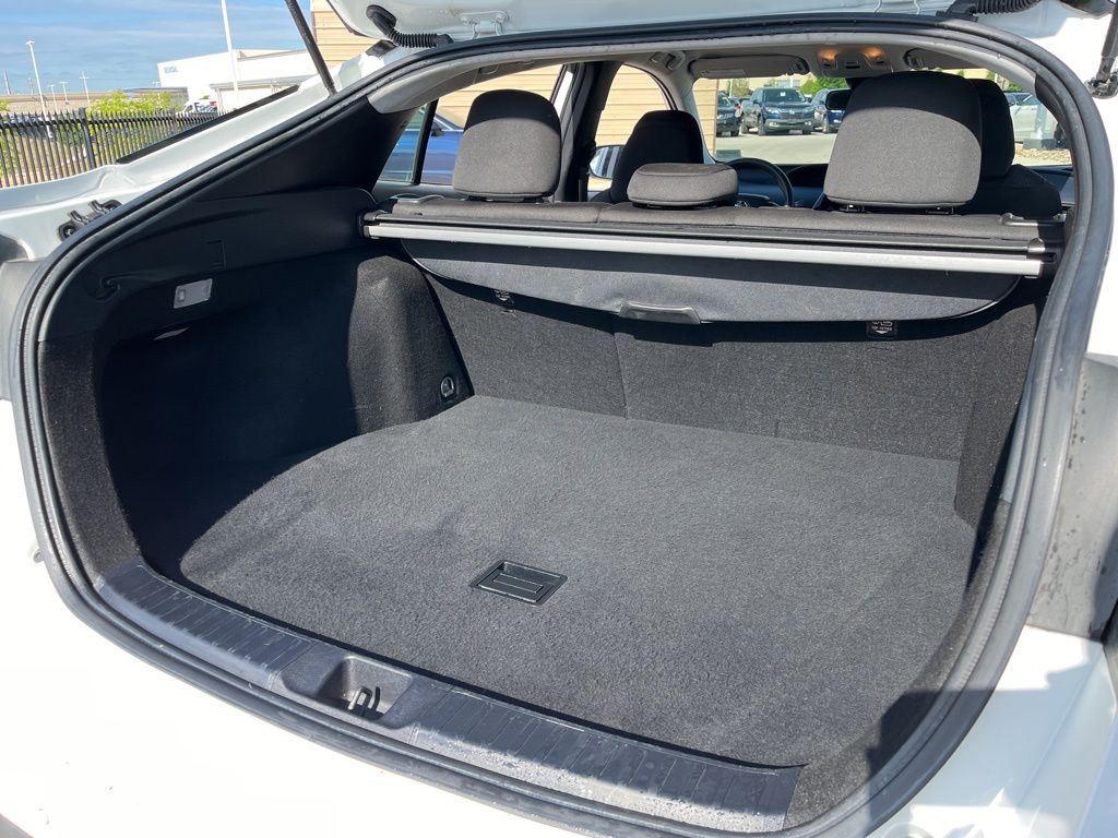 Thumbnail: 2021 Toyota Prius - 10