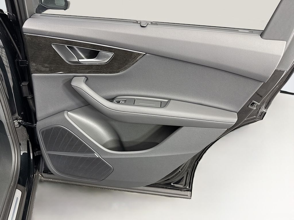 Thumbnail: 2026 Audi Q7 - 28