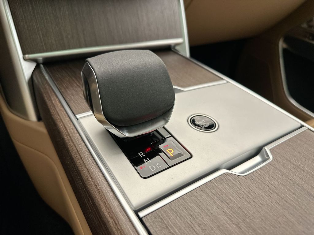 Thumbnail: 2025 Land Rover Range Rover - 11