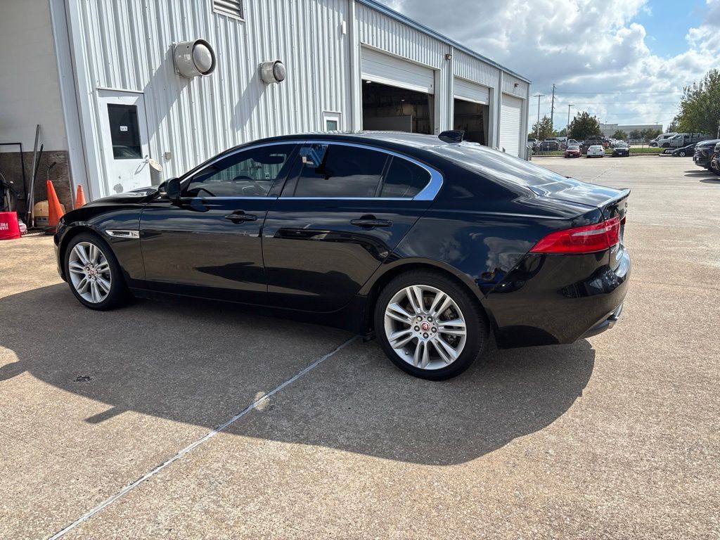 2019 Jaguar XE 25t Premium - 7