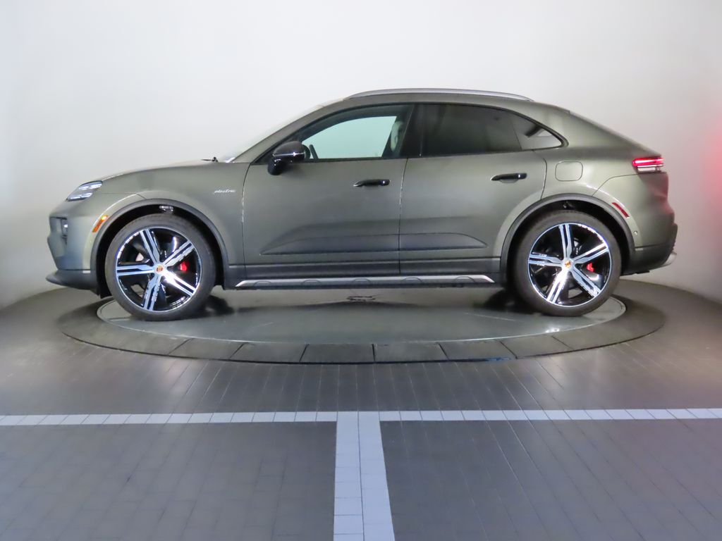 Thumbnail: 2025 Porsche Macan - 2