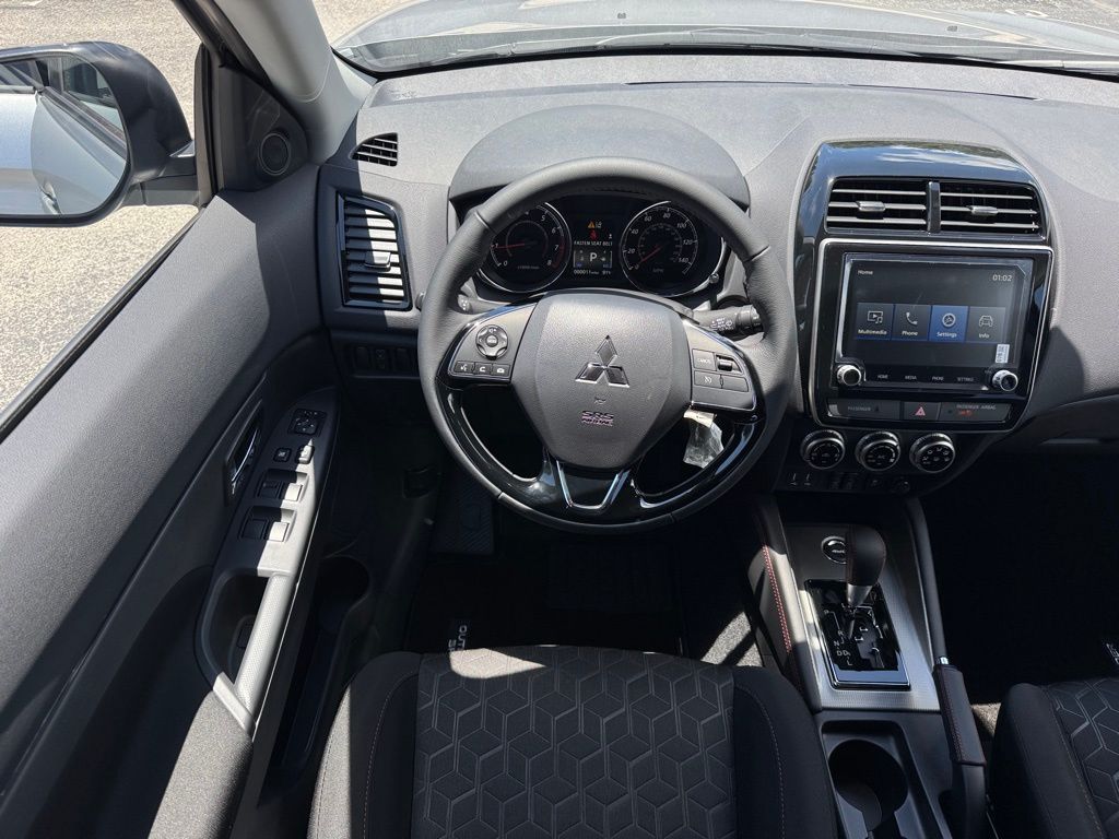 2025 Mitsubishi Outlander Sport LE photo 14