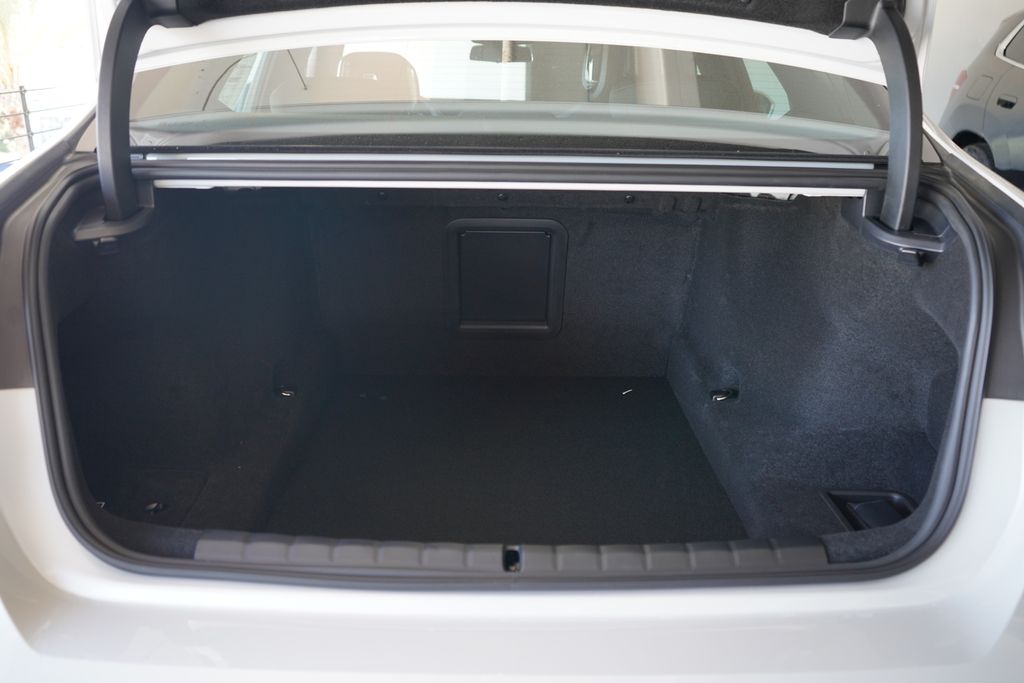 Thumbnail: 2026 BMW 7 Series - 21