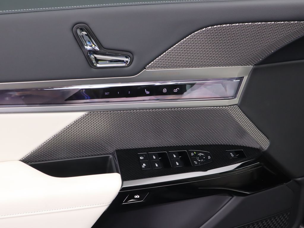 Thumbnail: 2025 BMW 7 Series - 24