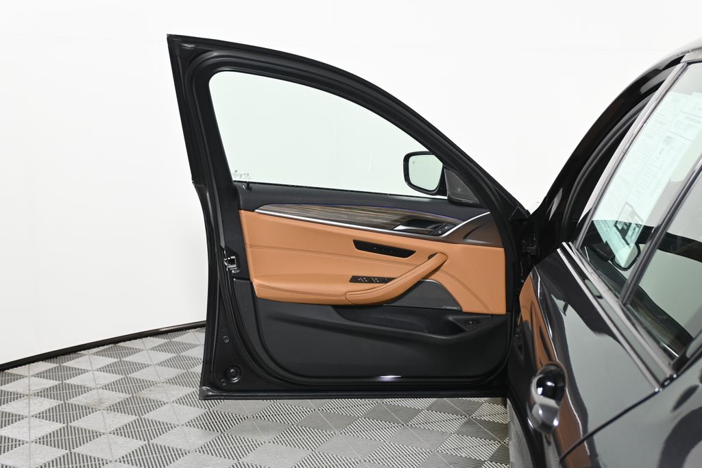 Thumbnail: 2022 BMW 5 Series - 29