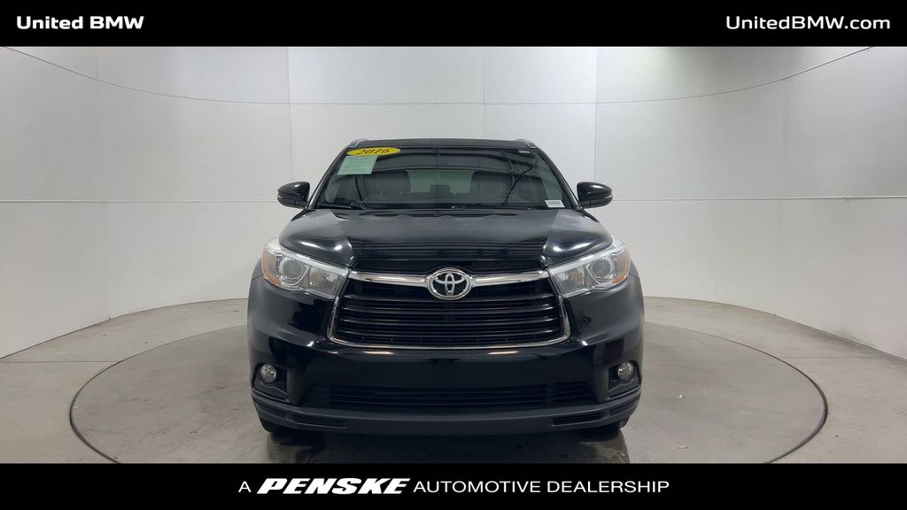 Thumbnail: 2016 Toyota Highlander - 3