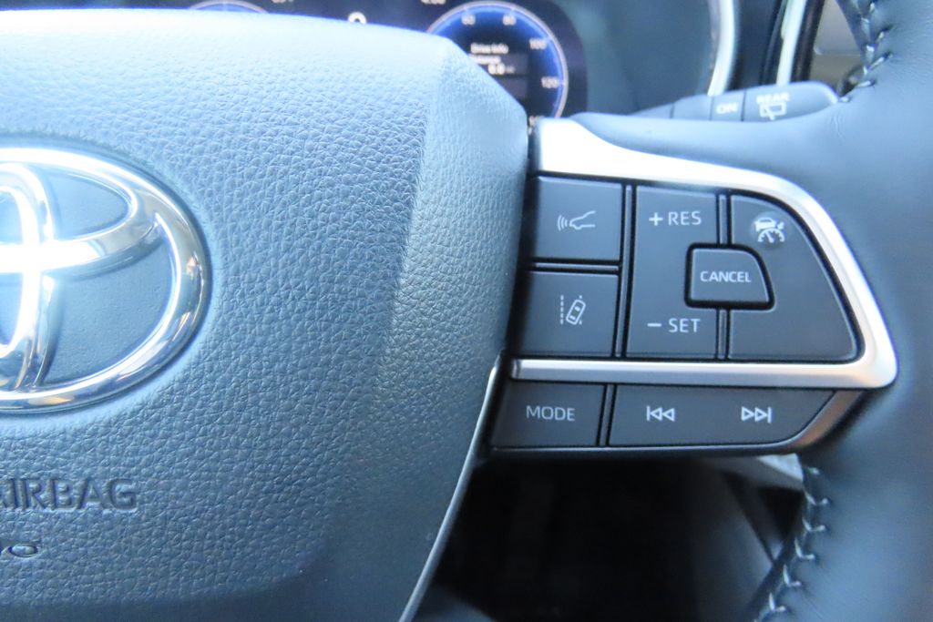 Thumbnail: 2026 Toyota Highlander - 12