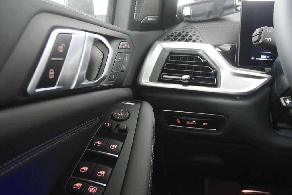 Thumbnail: 2026 BMW X7 - 22