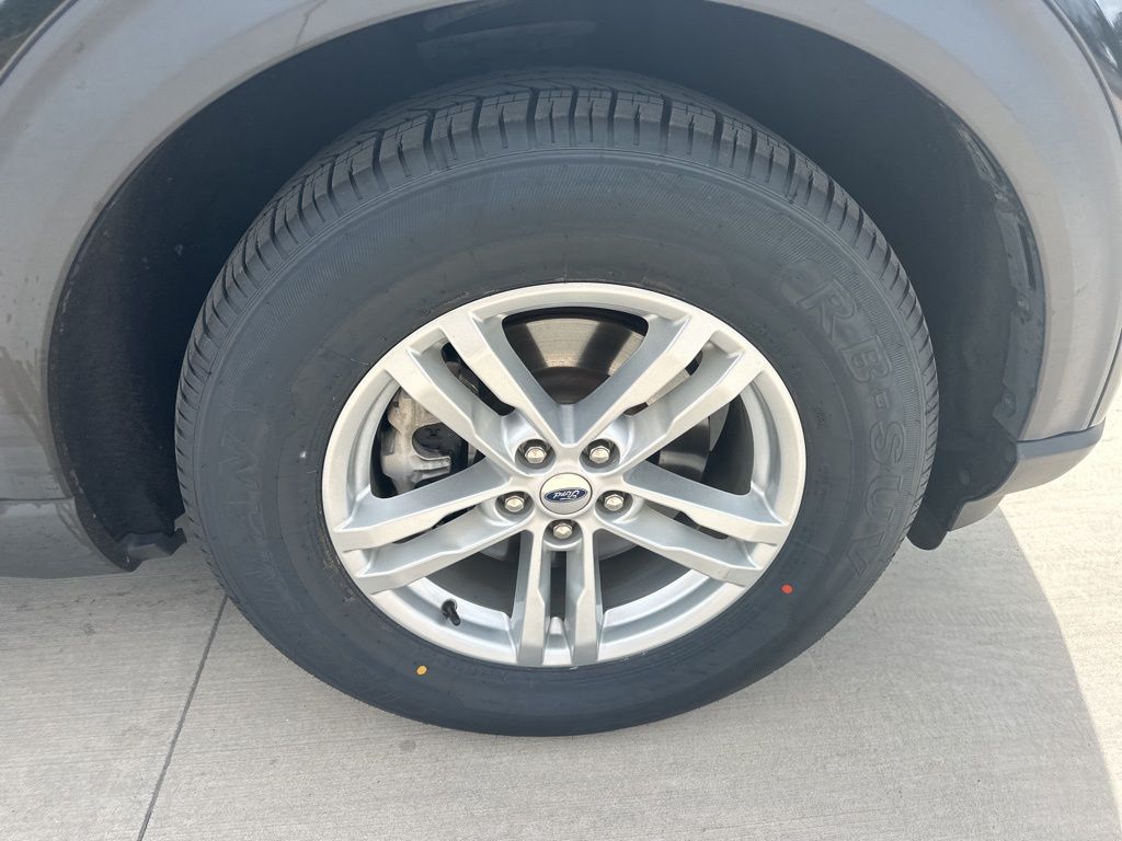 2020 Agate Black Metallic Ford Explorer XLT RWD SUV