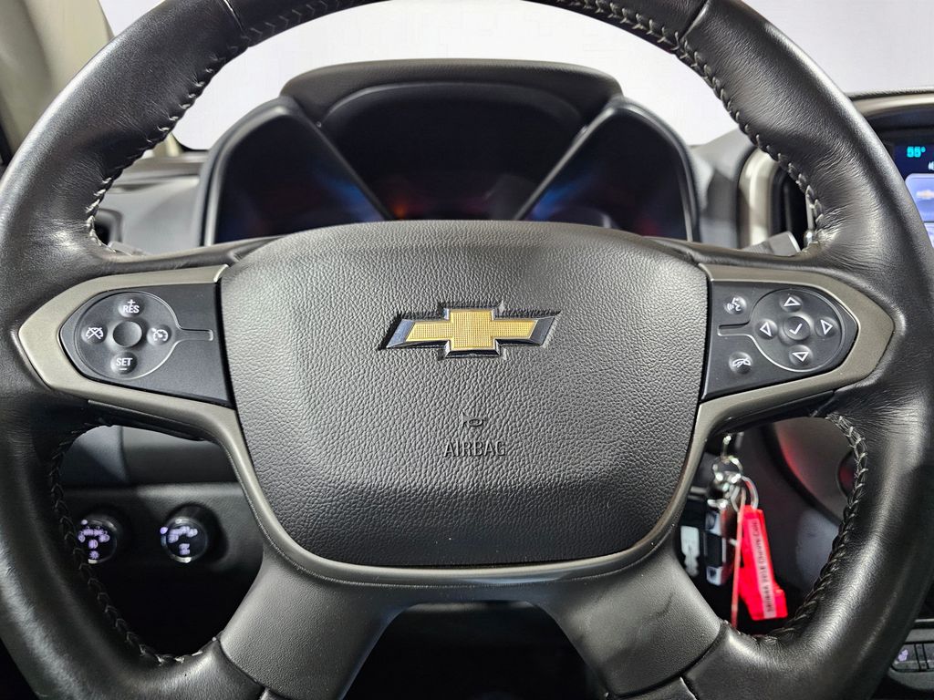 Used 2018 Red Chevrolet Z71 image 25