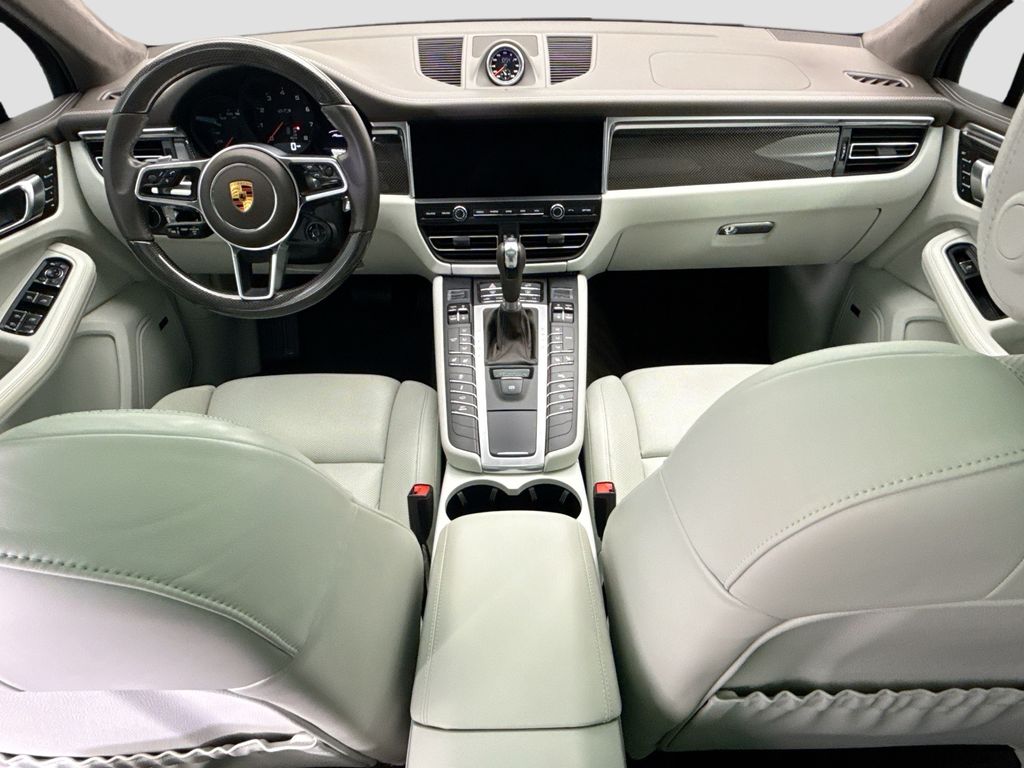 Thumbnail: 2020 Porsche Macan - 16