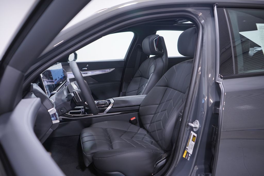 Thumbnail: 2026 BMW i7 - 7