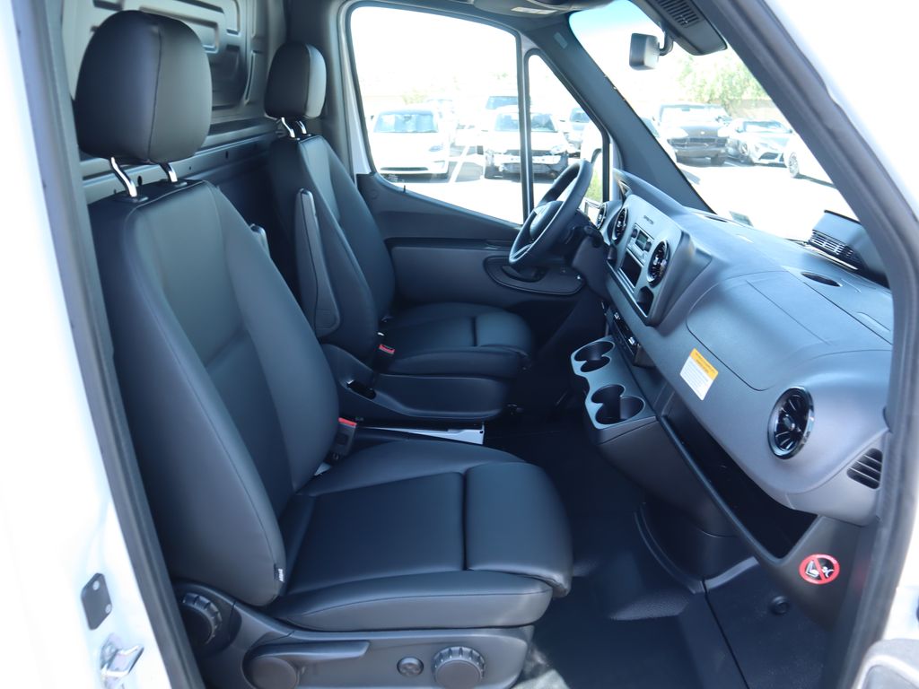 Thumbnail: 2025 Mercedes-Benz Sprinter - 19