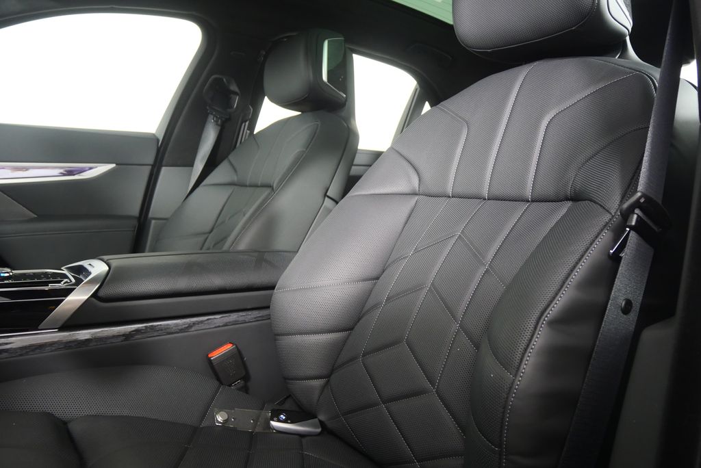 Thumbnail: 2026 BMW i7 - 11