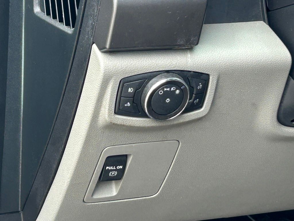 Used 2018 Gray Ford XLT image 34